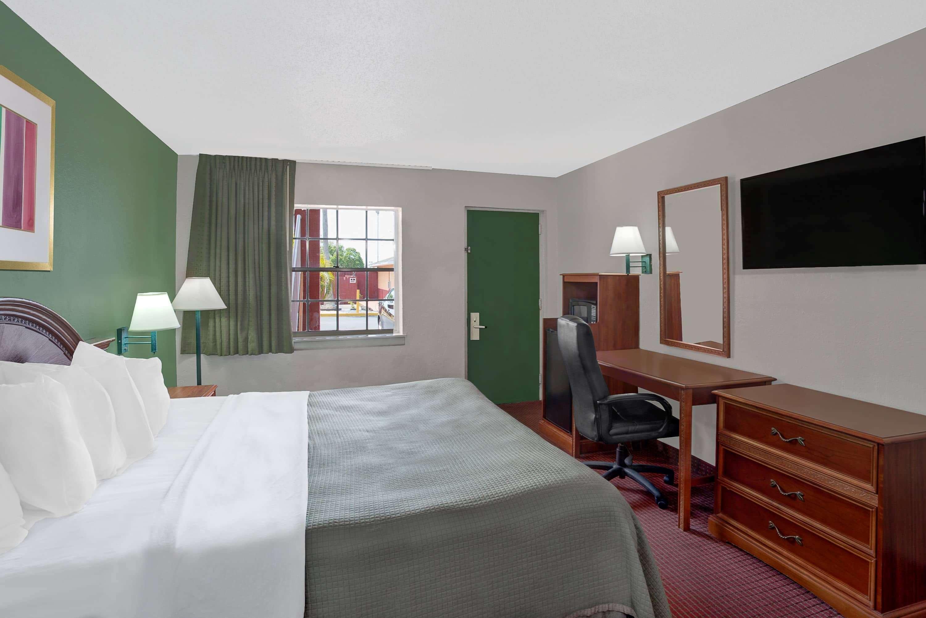 Howard Johnson By Wyndham Ft. Myers Fl Fort Myers Eksteriør billede
