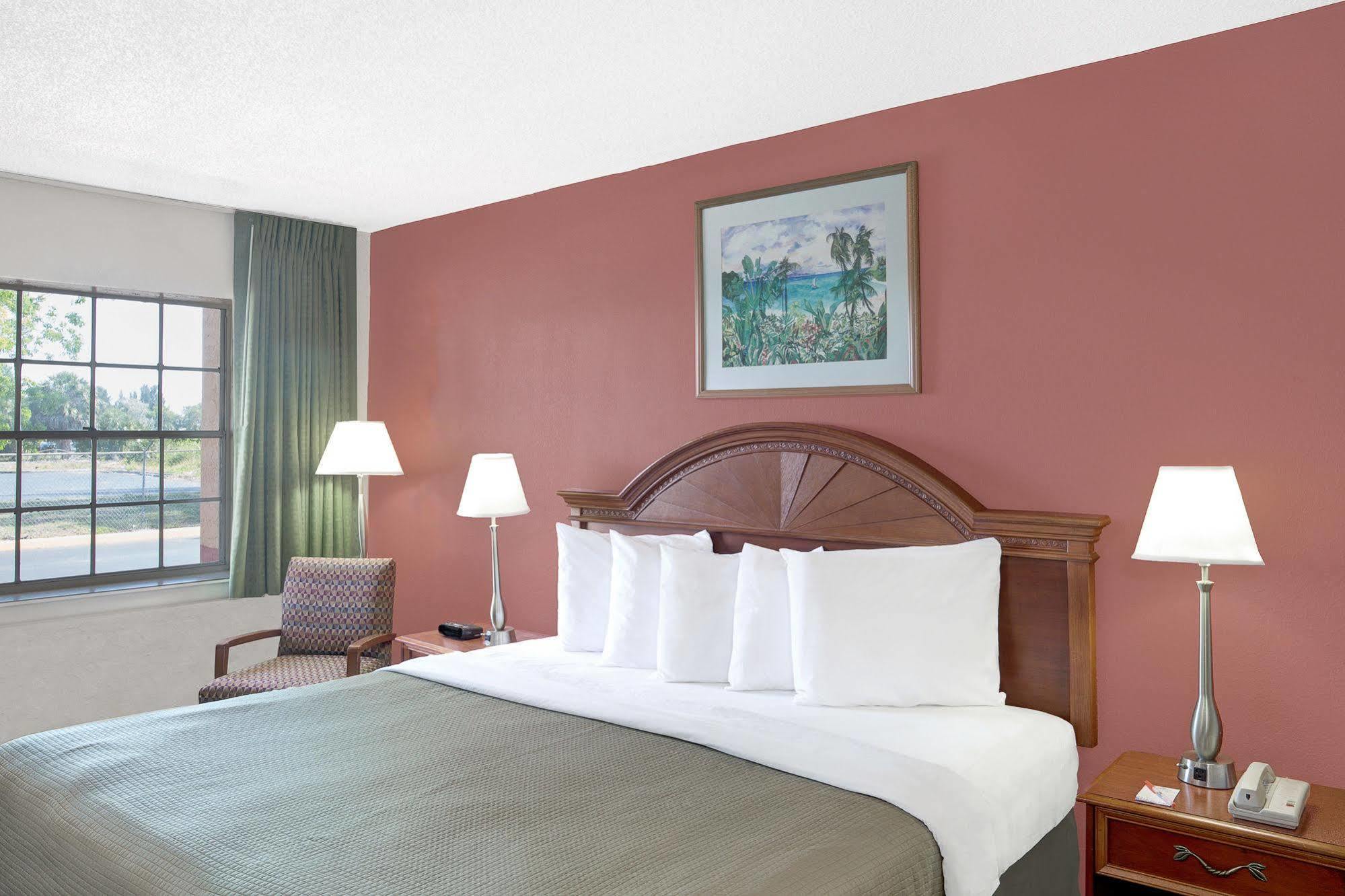 Howard Johnson By Wyndham Ft. Myers Fl Fort Myers Eksteriør billede