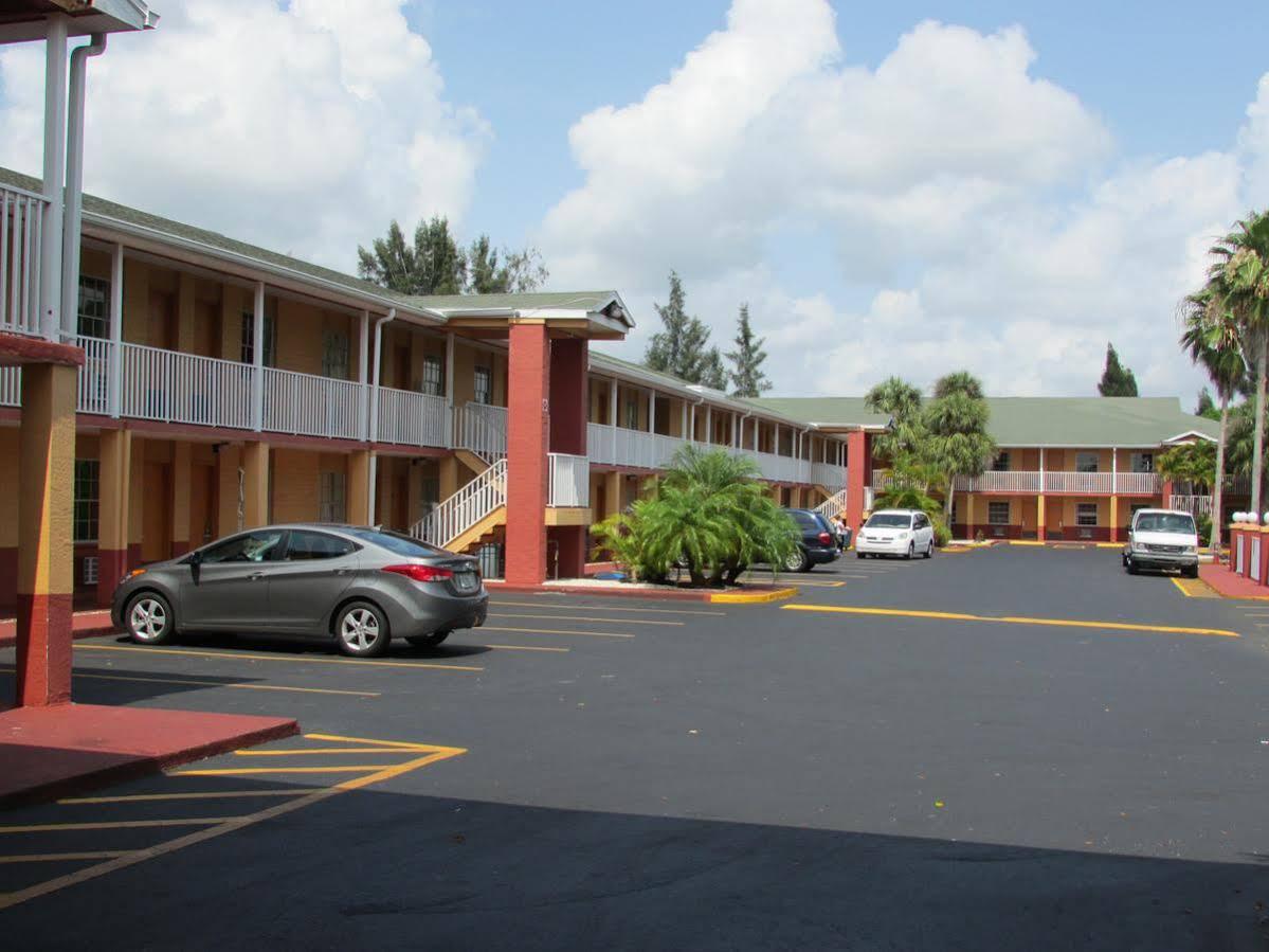 Howard Johnson By Wyndham Ft. Myers Fl Fort Myers Eksteriør billede