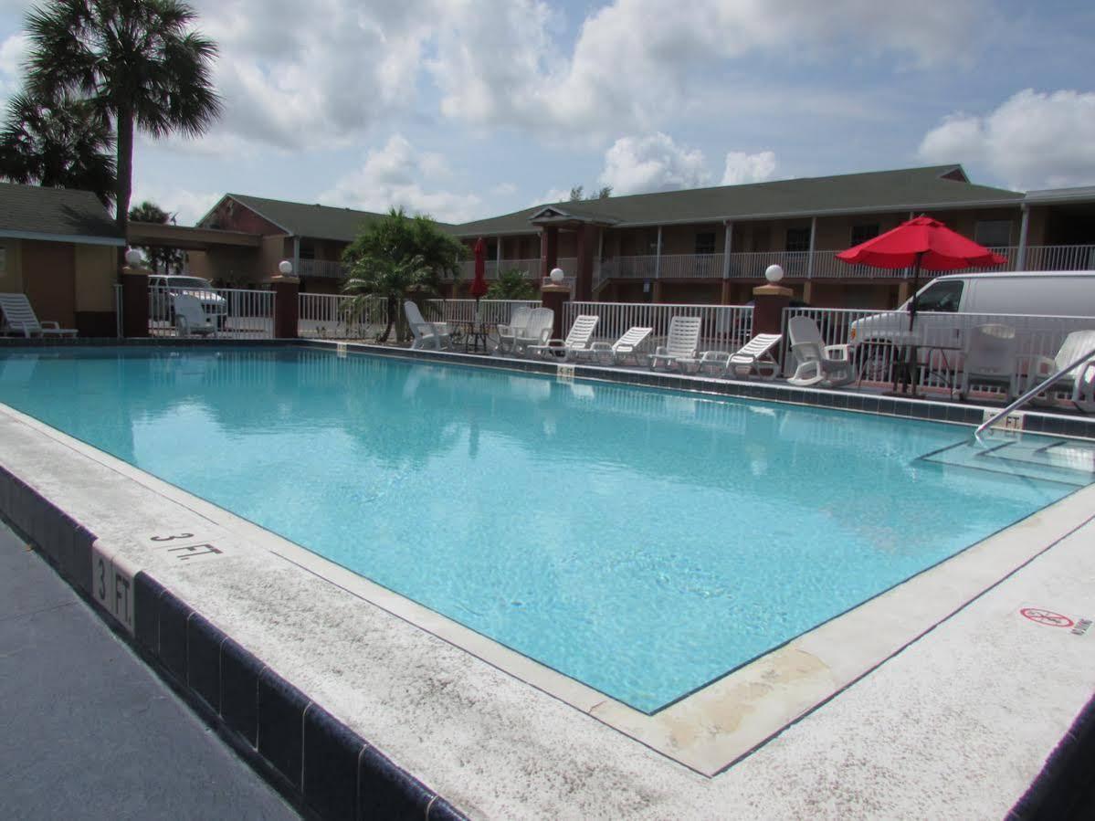 Howard Johnson By Wyndham Ft. Myers Fl Fort Myers Eksteriør billede